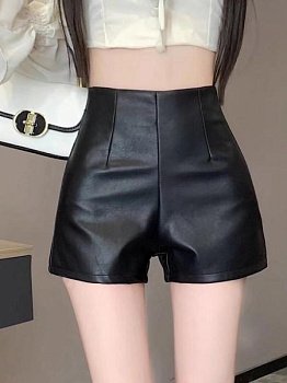 Женские короткие шорты из PU на лето изображение