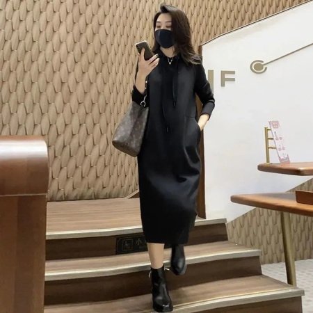 Женское платье с капюшоном и длинным рукавом фотография